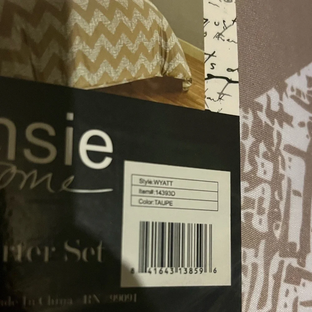 NWT Kensie Home Taupe and White Comforter Full/Queen 3-piece Chevron Ultra Soft